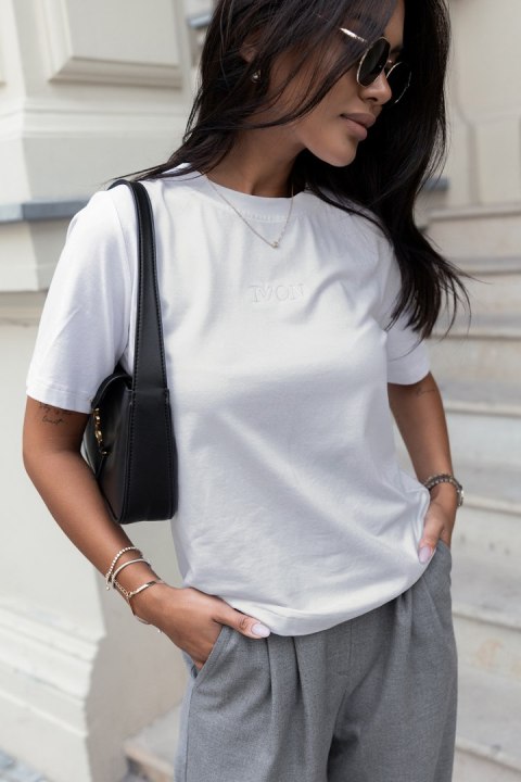 Klasyczny biały t-shirt z haftem LUCY