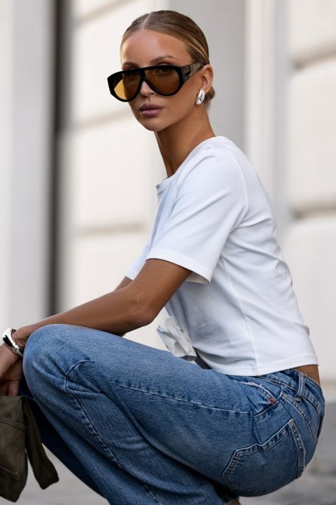 Śmietankowy t-shirt ELIVIE z marszczeniem i różą